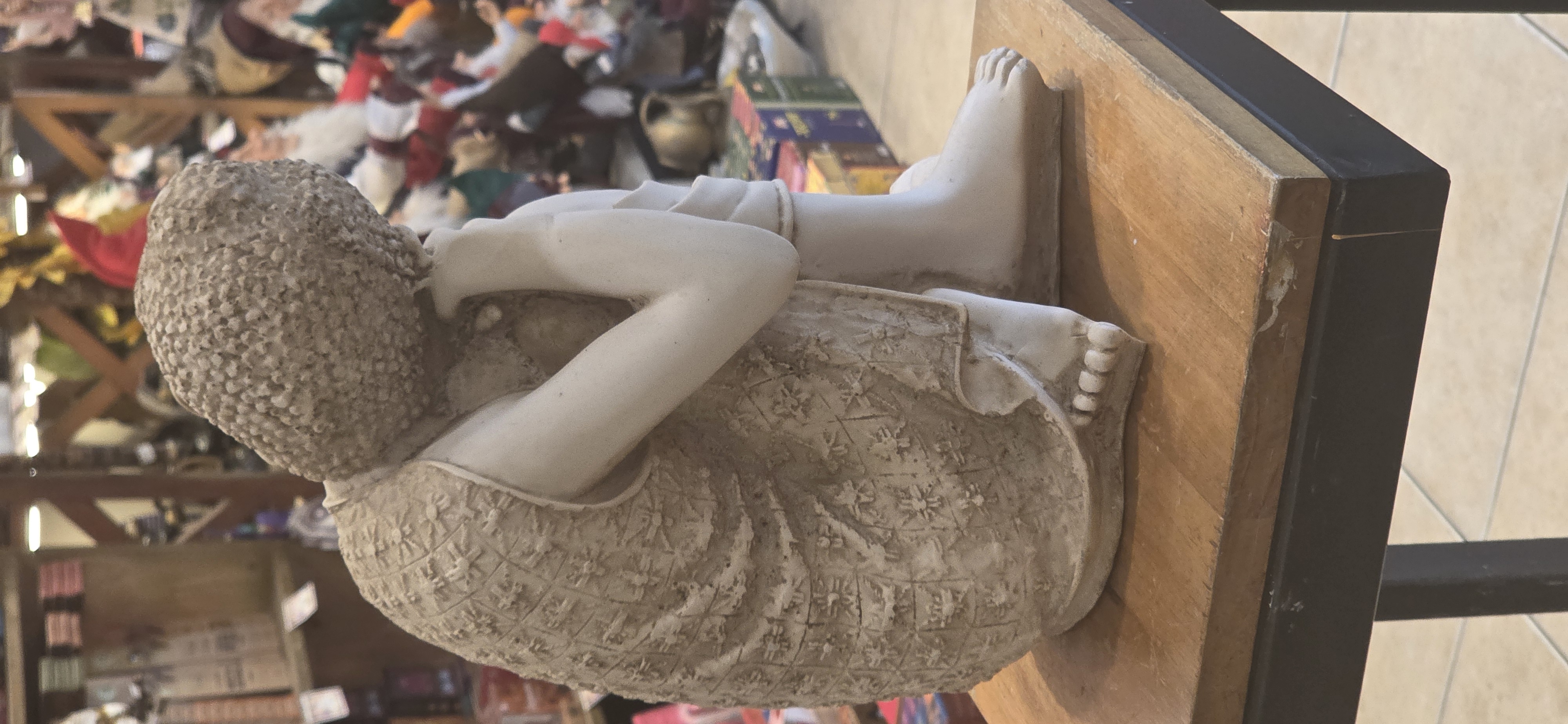 Buda Recostado con la Cabeza Apoyada de Resina - 2