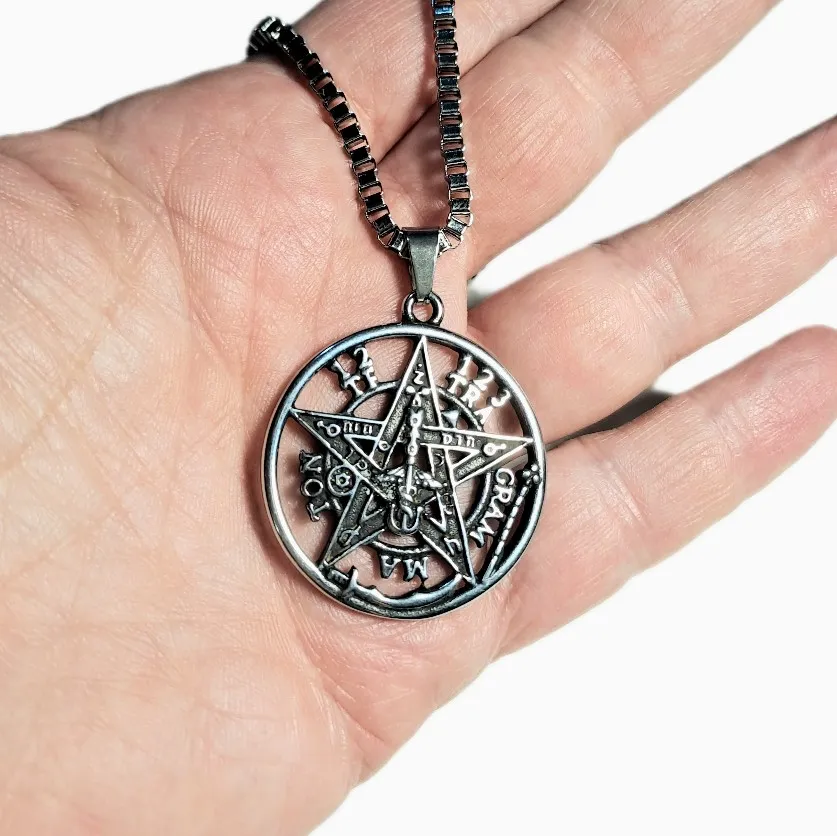 Dije Tetragramaton Calado Cadena De 50cm Acero Quirúrgico Plateado - 2